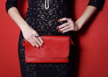 The right choice of bag for an evening dress: the main criteria